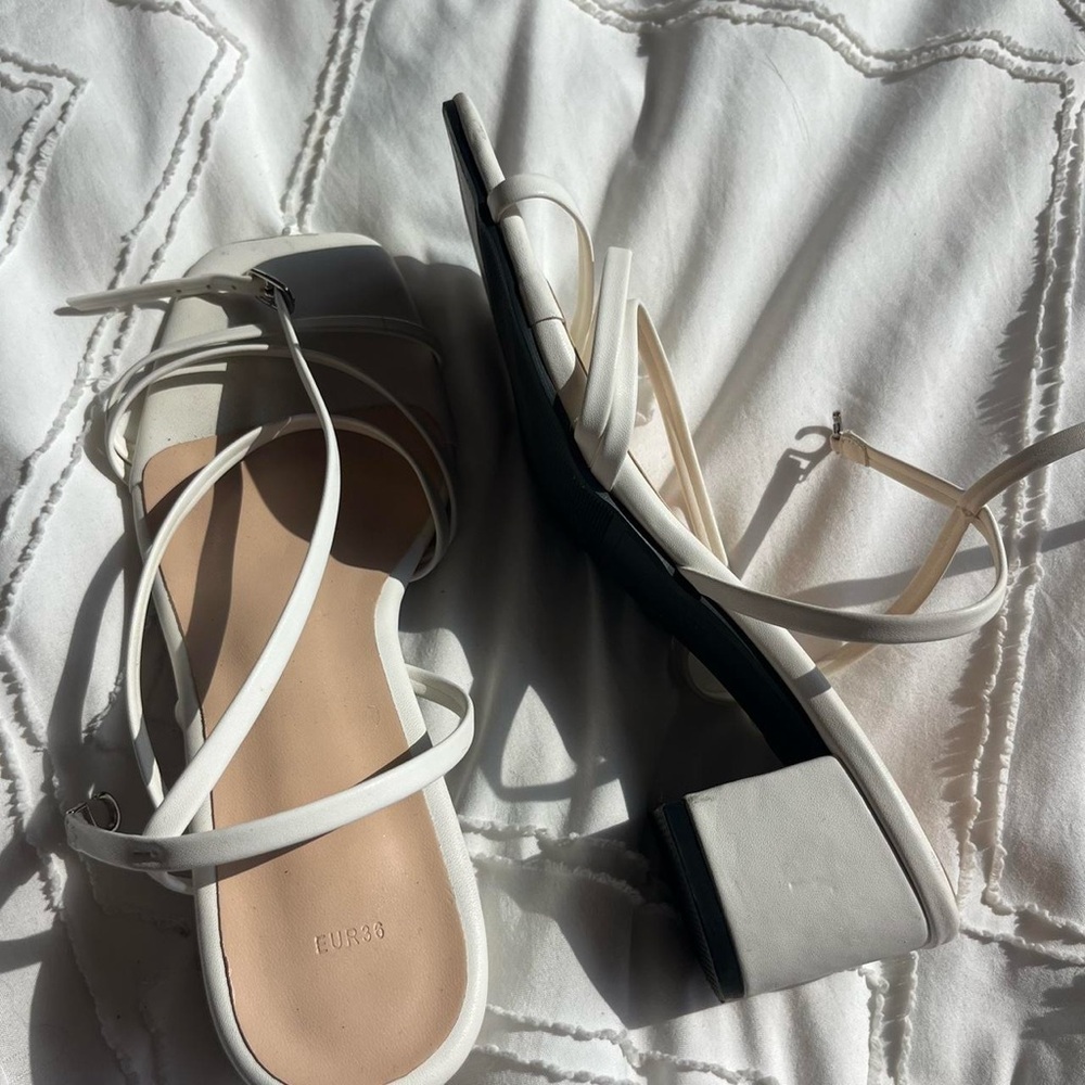 🤍 White Kitten Heels 🤍